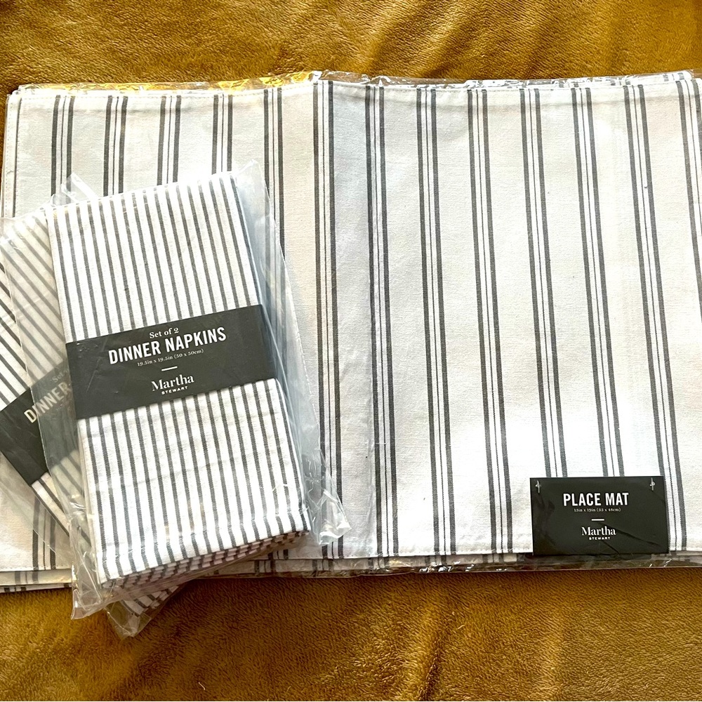 Martha Stewart Place Mat & Napkin set